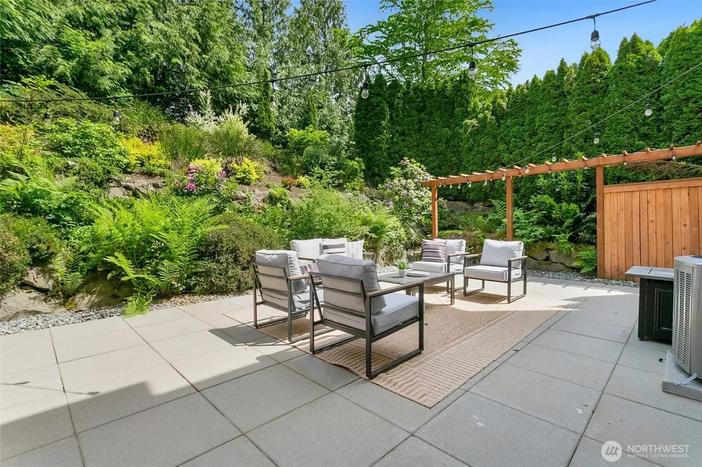 6853 166th Place SE Bellevue WA 98006