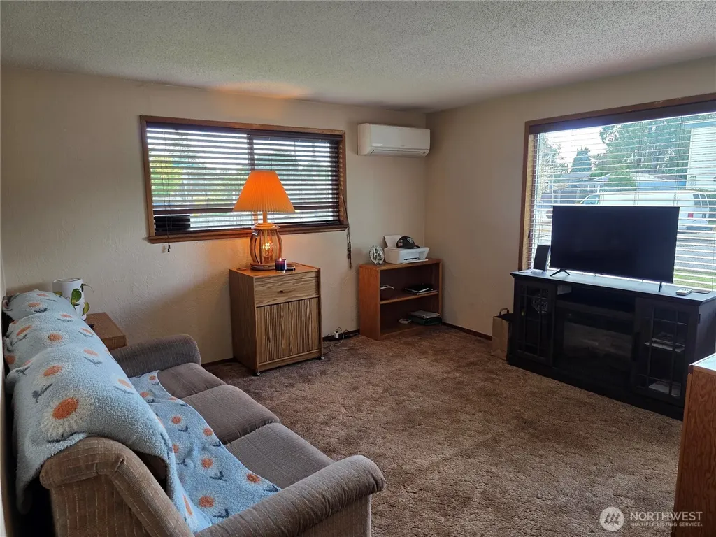 335 7th Place SE Puyallup WA 98372
