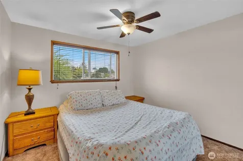 335 7th Place SE Puyallup WA 98372