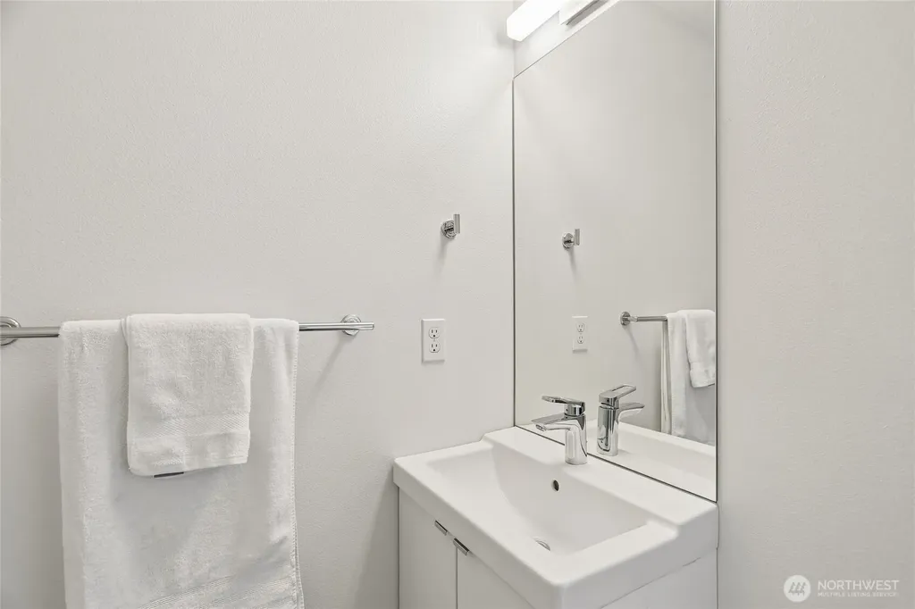 3913 SW Hudson Street Seattle WA 98116