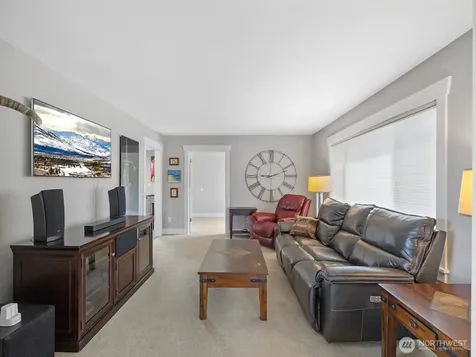 4909 Chinook Drive Everett WA 98203