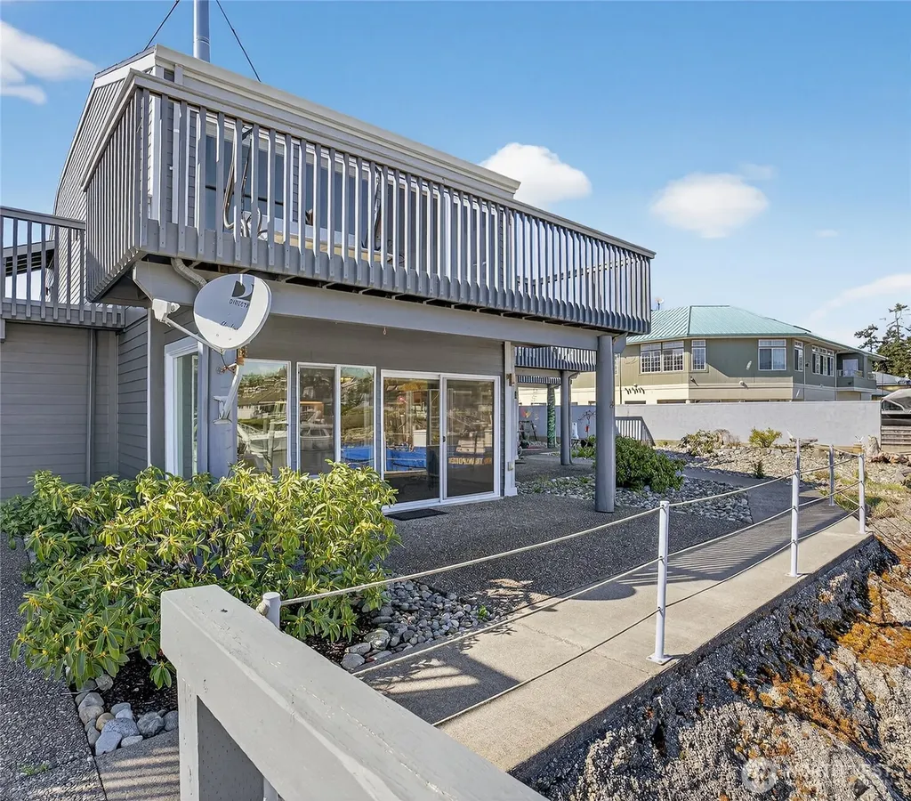 2001 Skyline Way Anacortes WA 98221