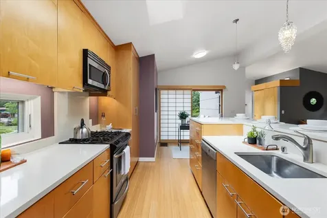 8856 24th Avenue SW Seattle WA 98106