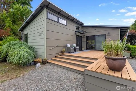 8856 24th Avenue SW Seattle WA 98106