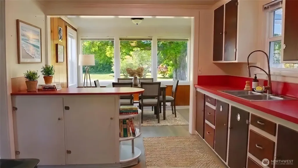 212 SE 12th Street Long Beach WA 98631