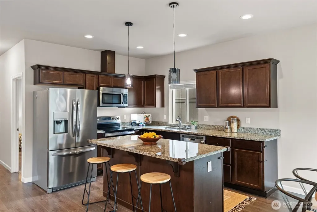 4244 SE Horsehead Way Port Orchard WA 98366