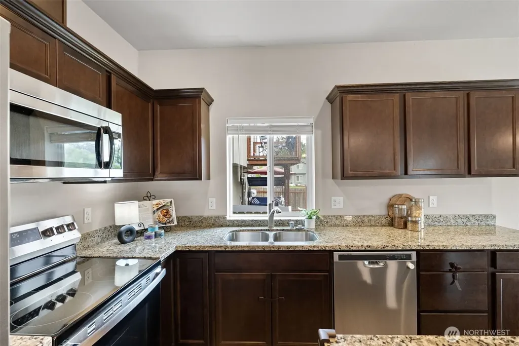 4244 SE Horsehead Way Port Orchard WA 98366