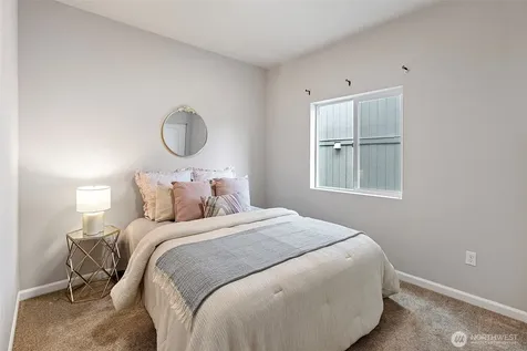 4244 SE Horsehead Way Port Orchard WA 98366