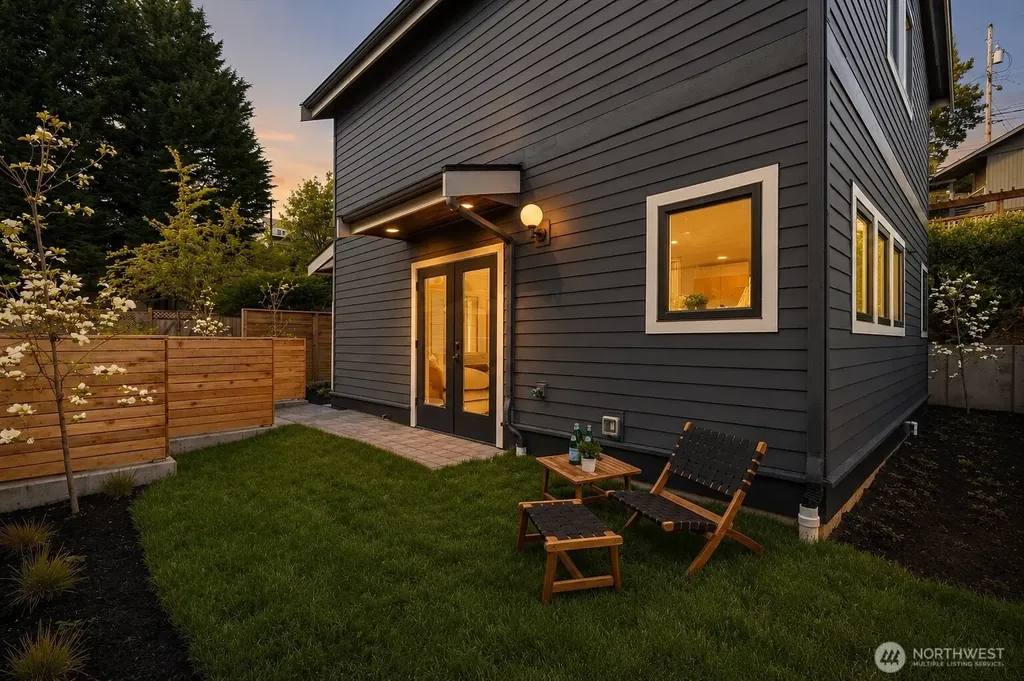 909 32nd Avenue S Seattle WA 98144