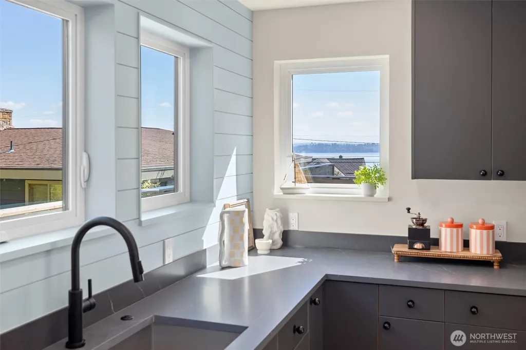 909 32nd Avenue S Seattle WA 98144