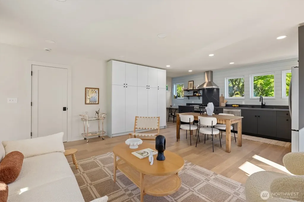 909 32nd Avenue S Seattle WA 98144