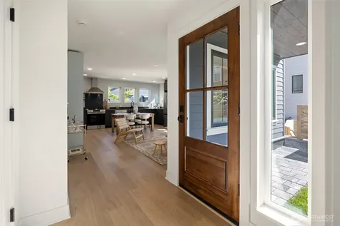 909 32nd Avenue S Seattle WA 98144