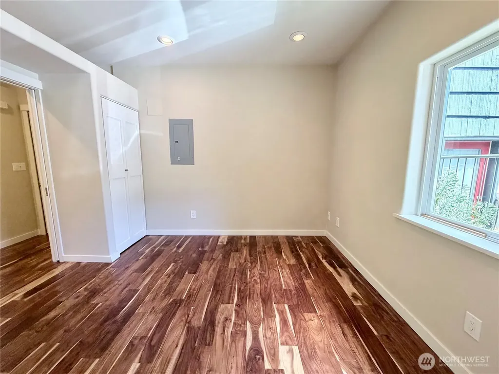 10021 7th Avenue NW Seattle WA 98177