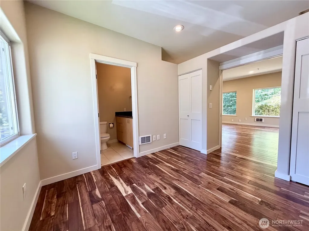 10021 7th Avenue NW Seattle WA 98177