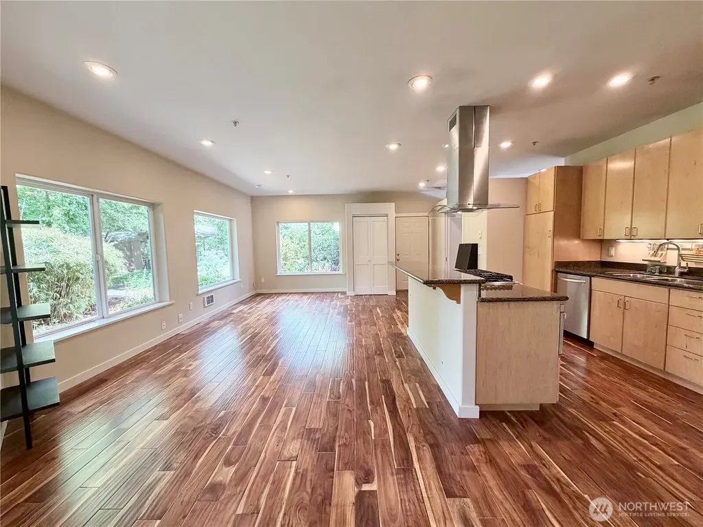 10021 7th Avenue NW Seattle WA 98177