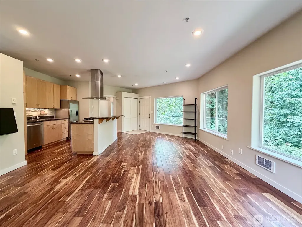 10021 7th Avenue NW Seattle WA 98177