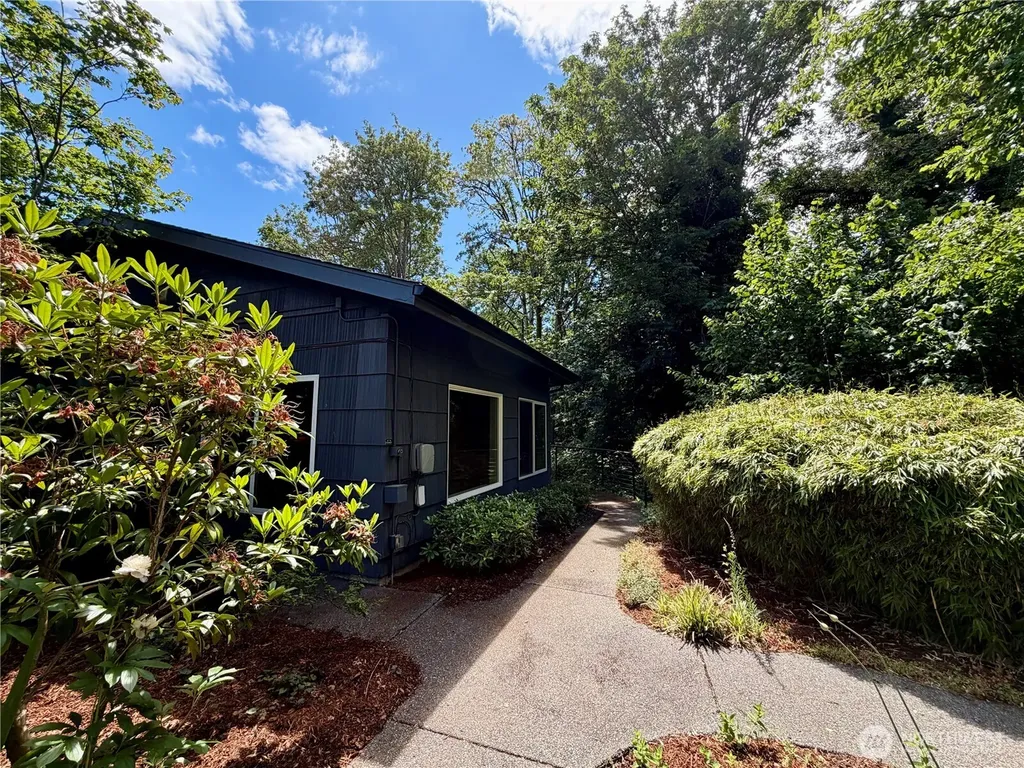 10021 7th Avenue NW Seattle WA 98177