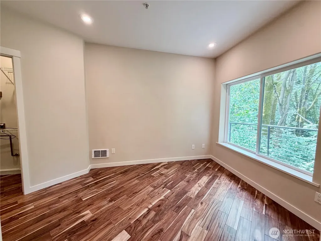 10021 7th Avenue NW Seattle WA 98177