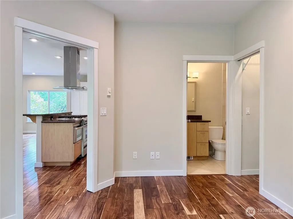 10021 7th Avenue NW Seattle WA 98177