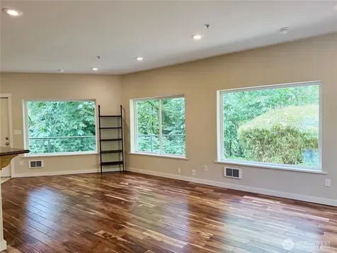10021 7th Avenue NW Seattle WA 98177