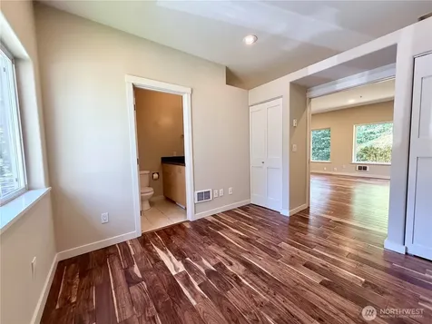 10021 7th Avenue NW Seattle WA 98177