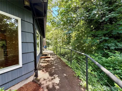 10021 7th Avenue NW Seattle WA 98177