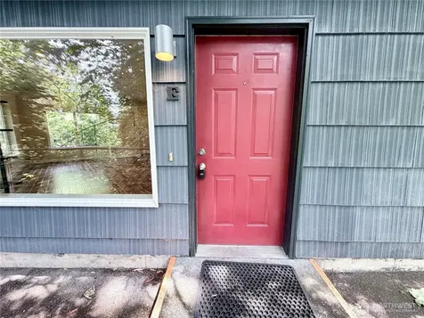 10021 7th Avenue NW Seattle WA 98177