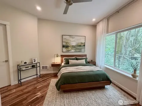 10021 7th Avenue NW Seattle WA 98177