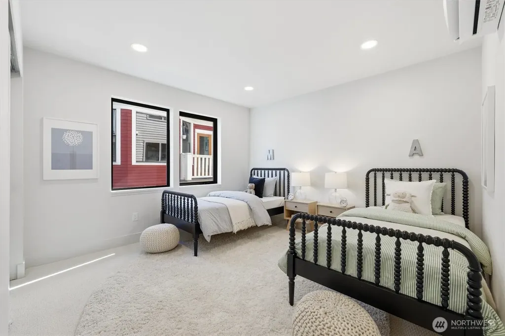 909 32nd Avenue S Seattle WA 98144