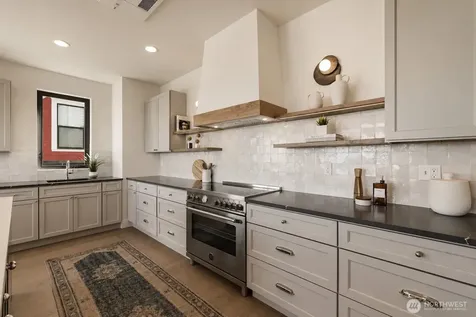 909 32nd Avenue S Seattle WA 98144
