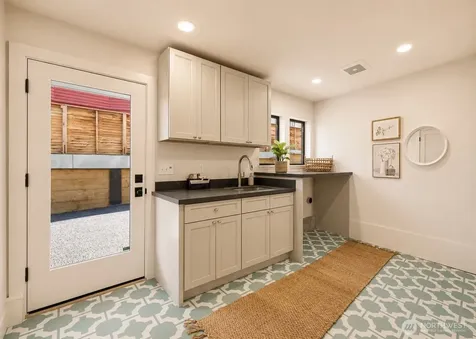 909 32nd Avenue S Seattle WA 98144
