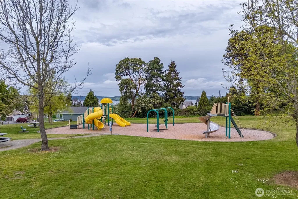 5006 Hyada Boulevard NE Tacoma WA 98422