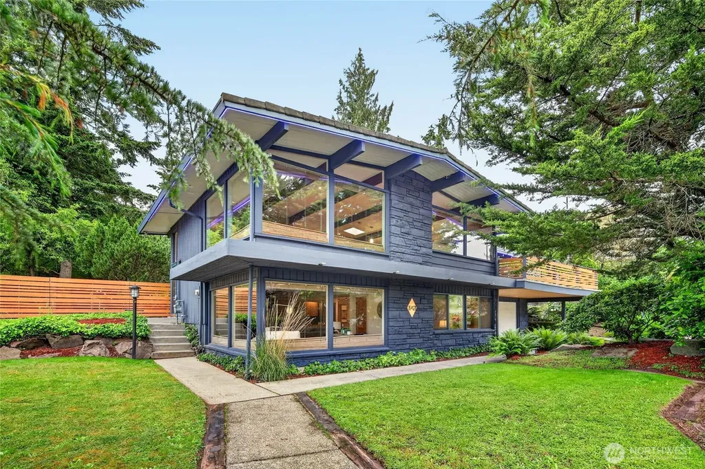 19421 46th Avenue NE Lake Forest Park WA 98155