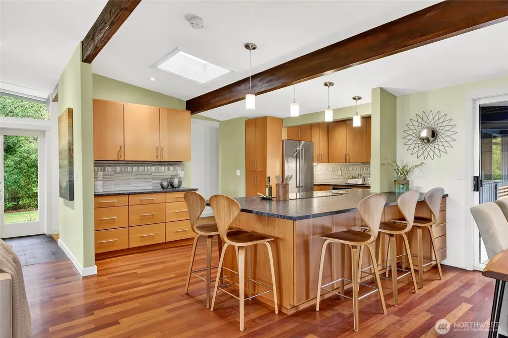 19421 46th Avenue NE Lake Forest Park WA 98155