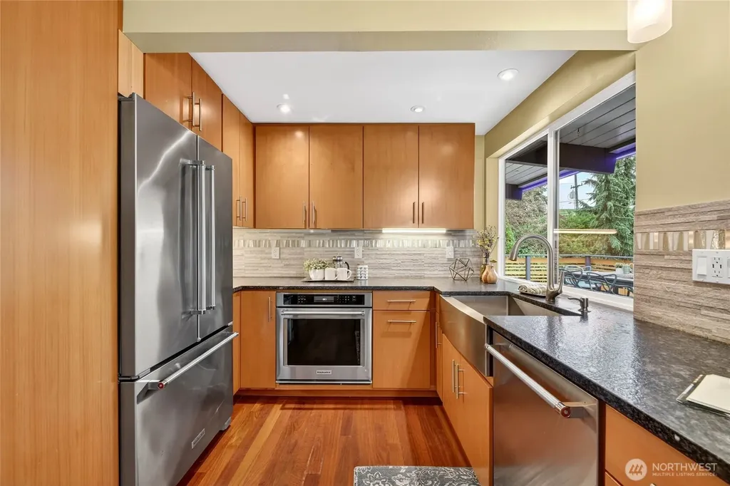 19421 46th Avenue NE Lake Forest Park WA 98155