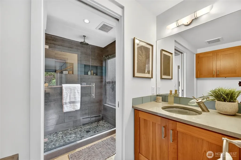 19421 46th Avenue NE Lake Forest Park WA 98155