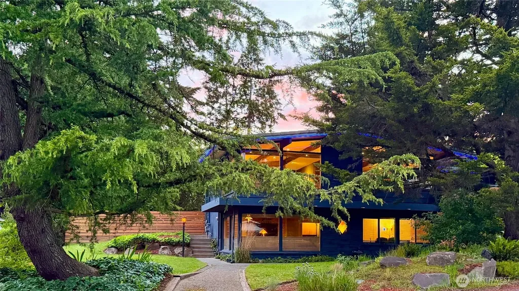 19421 46th Avenue NE Lake Forest Park WA 98155