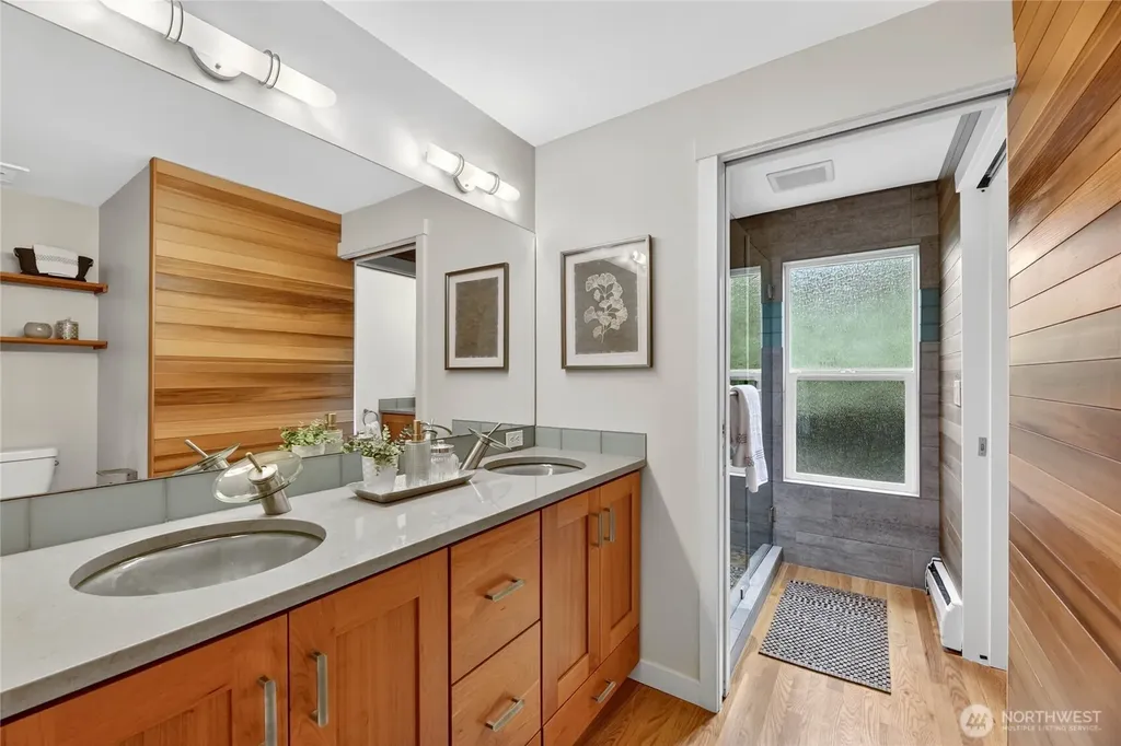 19421 46th Avenue NE Lake Forest Park WA 98155