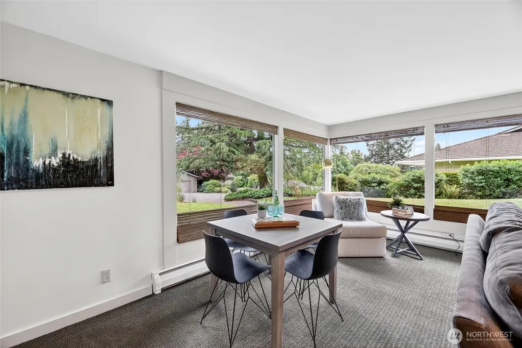 19421 46th Avenue NE Lake Forest Park WA 98155