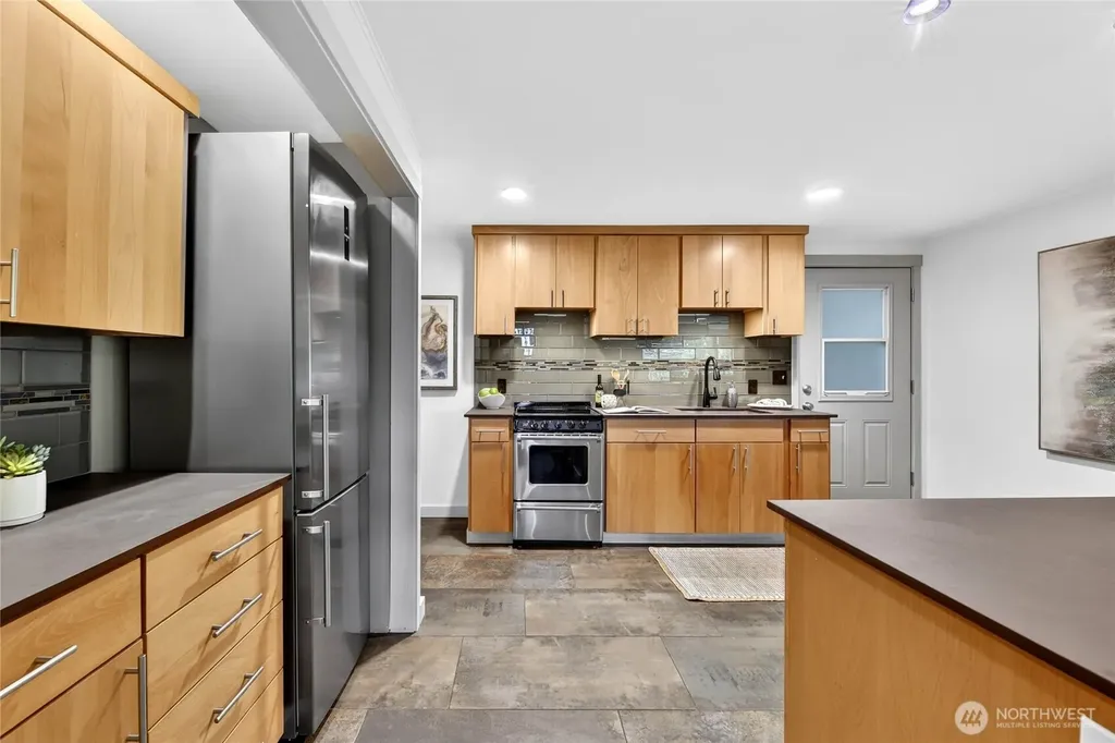19421 46th Avenue NE Lake Forest Park WA 98155