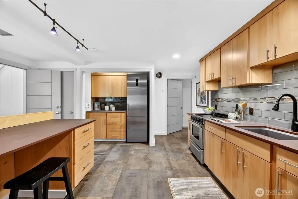 19421 46th Avenue NE Lake Forest Park WA 98155