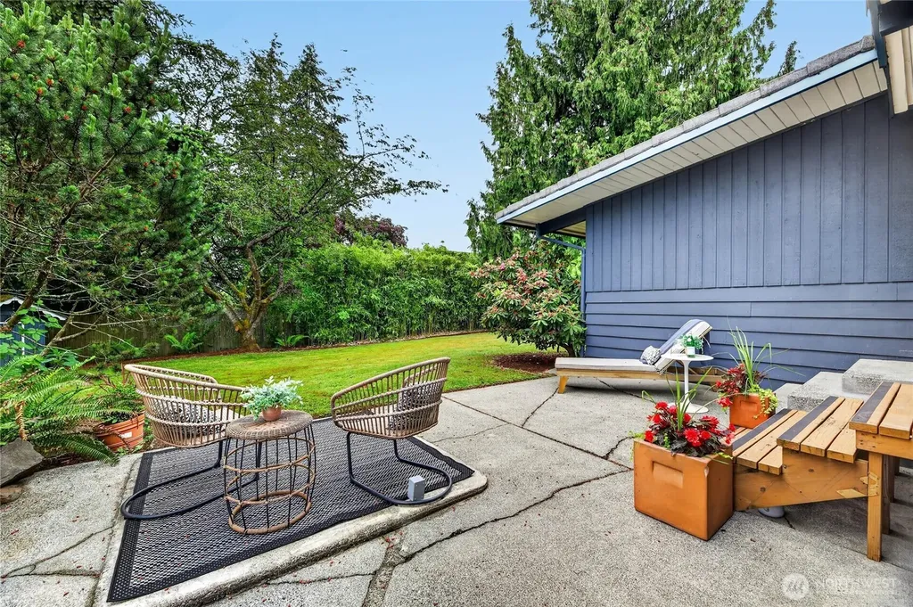 19421 46th Avenue NE Lake Forest Park WA 98155