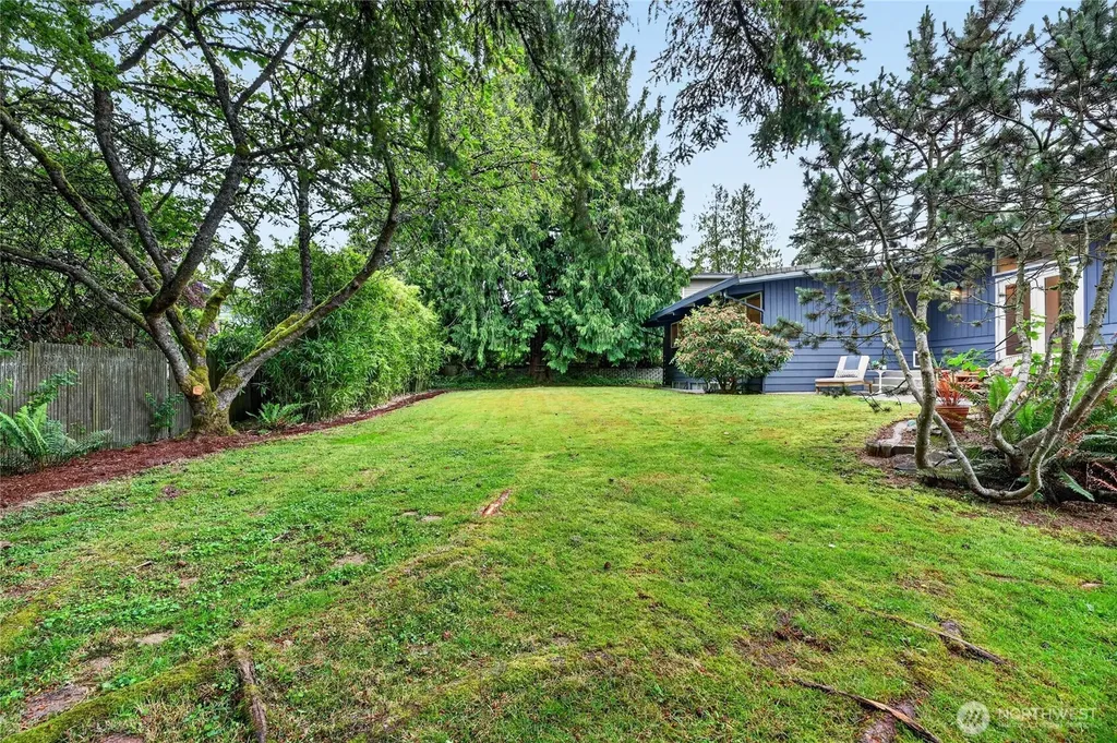 19421 46th Avenue NE Lake Forest Park WA 98155