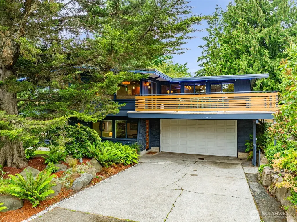 19421 46th Avenue NE Lake Forest Park WA 98155