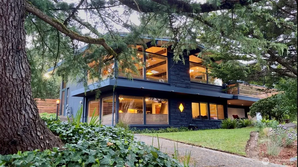 19421 46th Avenue NE Lake Forest Park WA 98155