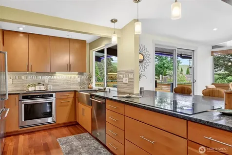19421 46th Avenue NE Lake Forest Park WA 98155