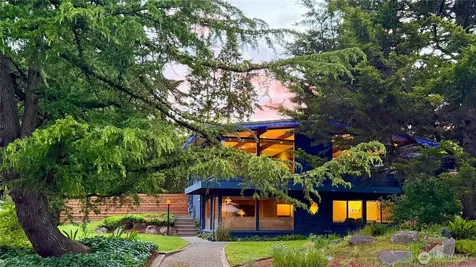 19421 46th Avenue NE Lake Forest Park WA 98155