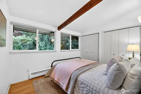 19421 46th Avenue NE Lake Forest Park WA 98155