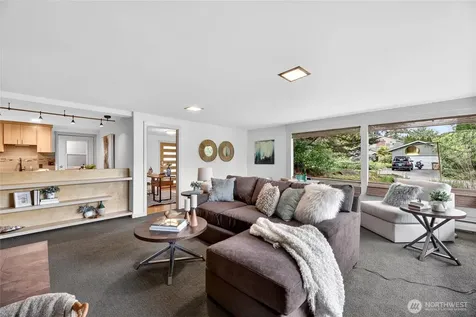 19421 46th Avenue NE Lake Forest Park WA 98155