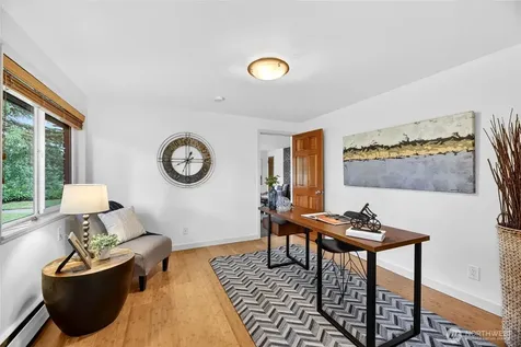 19421 46th Avenue NE Lake Forest Park WA 98155